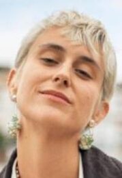María Lázaro